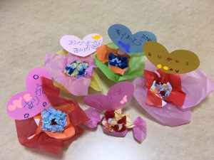 放課後等デイサービス あずき 母の日プレゼント制作 岡崎市福祉事業団