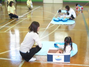 親子で魚つかみ！