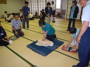 実際にＡＥＤを使っての実習