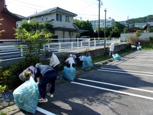 みんなで草刈り